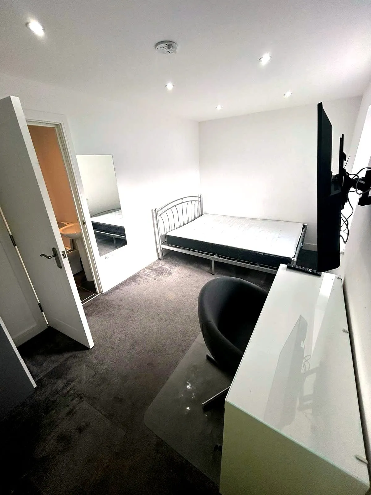 Room 6 – Harry Stoke House, Filton Lane, Bristol